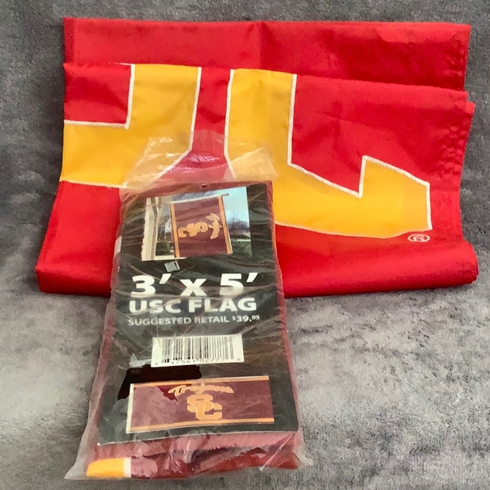Set of 2 USC Trojans flags